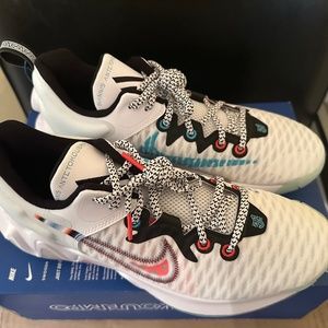 Nike Giannis Immortality Force Field Men’s size 9 Women’s size 10.5